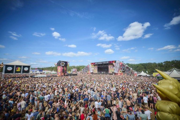 350 scholieren vormen megakoor op Hoofdpodium Zwarte Cross