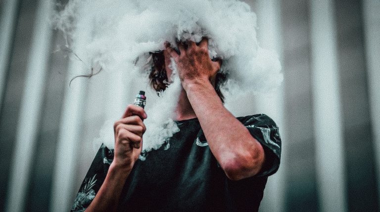 LANDELIJK — Kabinet grijpt in tegen illegale vapes: focus op jongeren