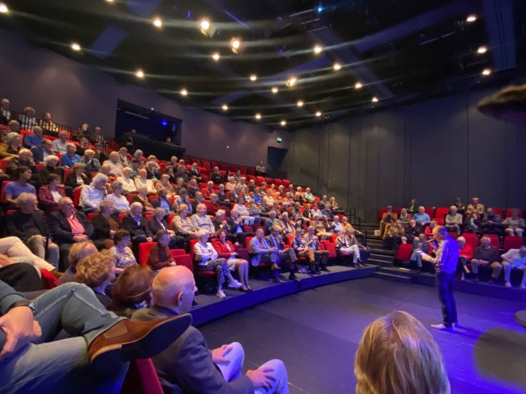 DOETINCHEM — Bert Maalderink en Maarten Hijink te gast bij Nieuwscafé op festival Achterland