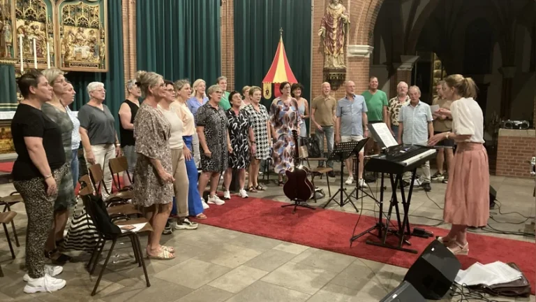 GROENLO — Vocales geeft kleurrijk concert in City Lido voor goed doel