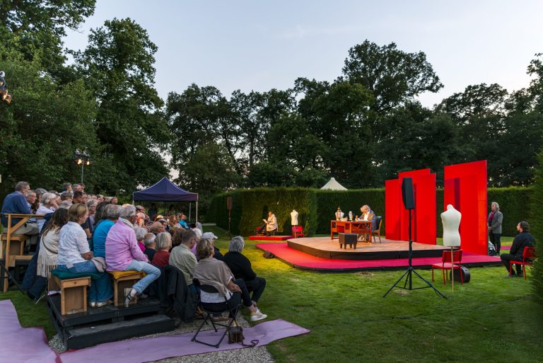 BREDEVOORT — Theatergroep Smeedwerk brengt koningsdrama naar Vestingpark Bredevoort