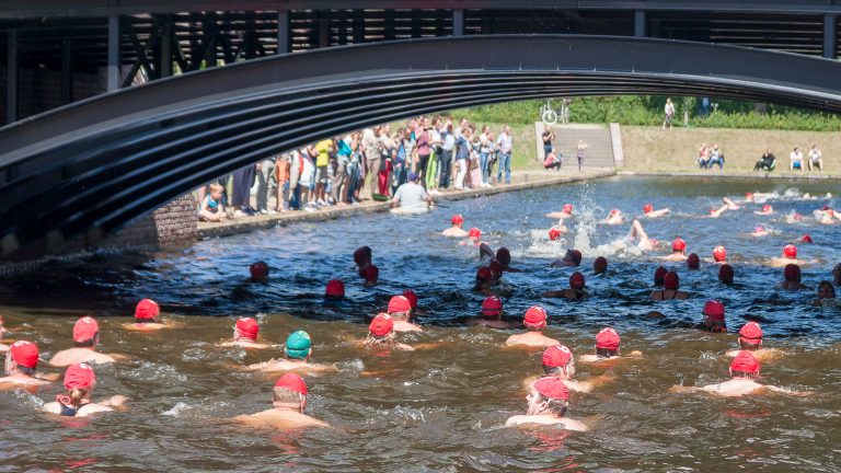 ACHTERHOEK — Warm weekend in de Achterhoek: Organisaties nemen maatregelen, let ook op bij zwemmen in open water
