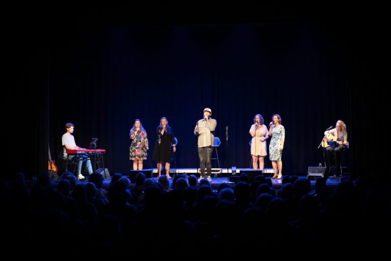 GROENLO — Zangleerlingen van Maartje Waanders schitteren in theaterconcert ‘Sing Your Heart Out’