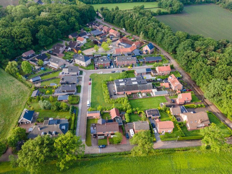 ZWOLLE (BIJ GROENLO) — Zwols Meifeest trekt veel bezoekers tijdens jubileumeditie