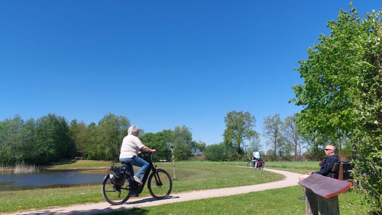 NEEDE — Fietstocht VVV Neede voert deelnemers door Achterhoeks coulisselandschap