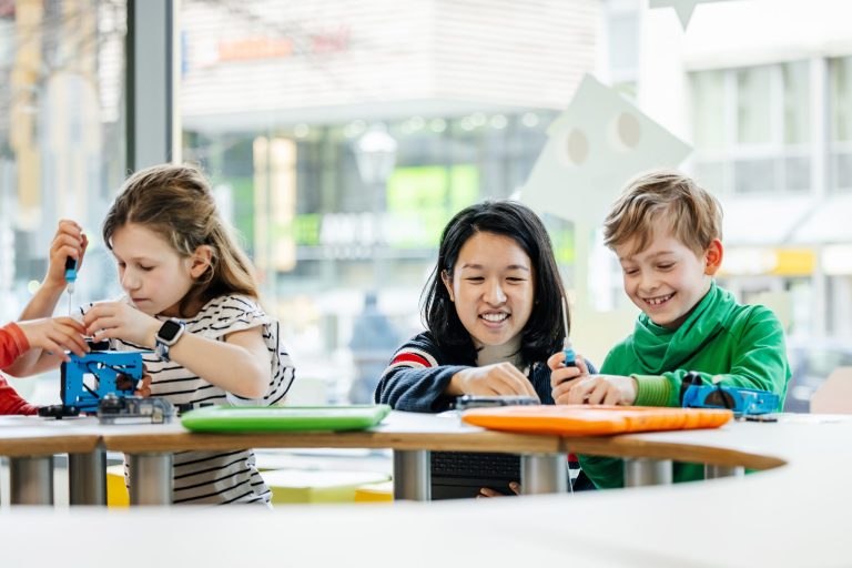 LICHTENVOORDE — Kinderen maken eigen LEGO-animatie in Bibliotheek Lichtenvoorde