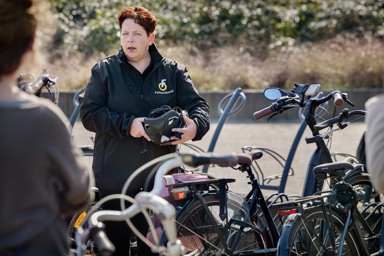 GELDERLAND — Fietsersbond zoekt nieuwe fietsdocenten en coaches in Gelderland