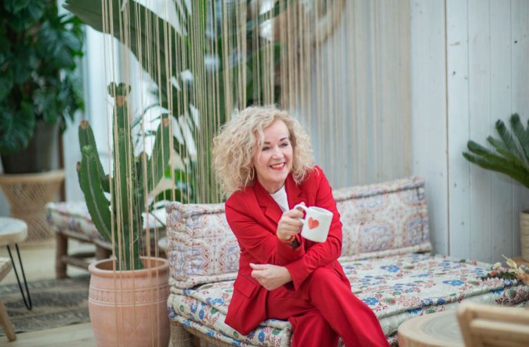 AALTEN — Auteur Evelien van der Werff vertelt in Aalten over veerkracht na kanker