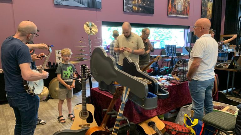 GROENLO — Muziekliefhebbers vinden hun weg naar vierde muziekmarkt