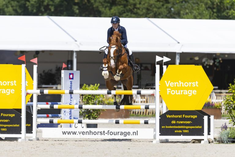 VRAGENDER — Landelijke ruiters schitteren in Outdoor Gelderland Trofee