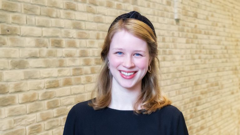 LOCHEM — Organist Gertine Hoefnagel speelt marktorgelconcert in Lochem