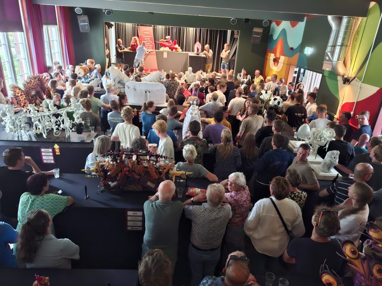 LICHTENVOORDE — Maquettepresentatie Bloemencorso brengt voorproefje van corsospektakel naar Den Diek