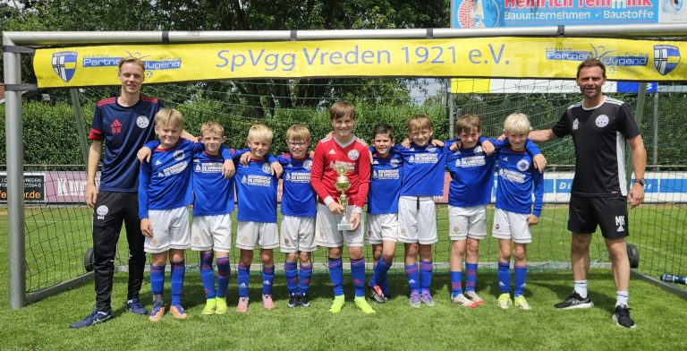 GROENLO — Grol JO11-5 sluit seizoen af met toernooizege in Vreden