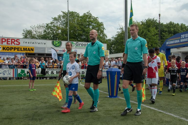 BORCULO — Voormalig topscheidsrechter Rob Dieperink op 38-jarige leeftijd overleden