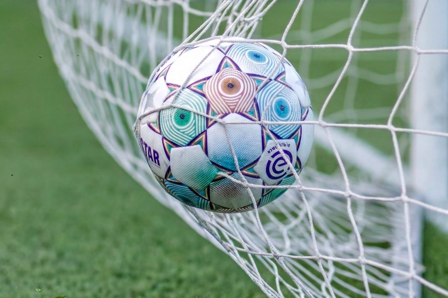 DOETINCHEM — De Graafschap Vrouwen boeken eerste zege in eredivisie met Achterhoekse mentaliteit