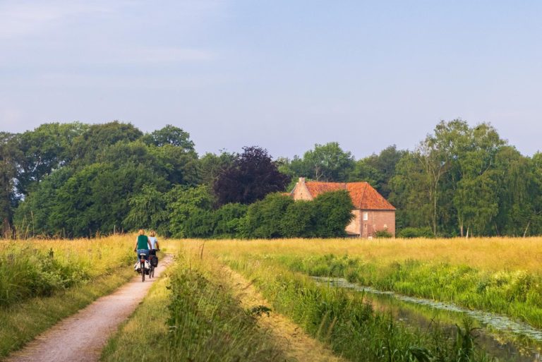 AALTEN/ BREDEVOORT/ DINXPERLO — Fietsdriedaagse in Aalten, Bredevoort en Dinxperlo met drie verschillende routes