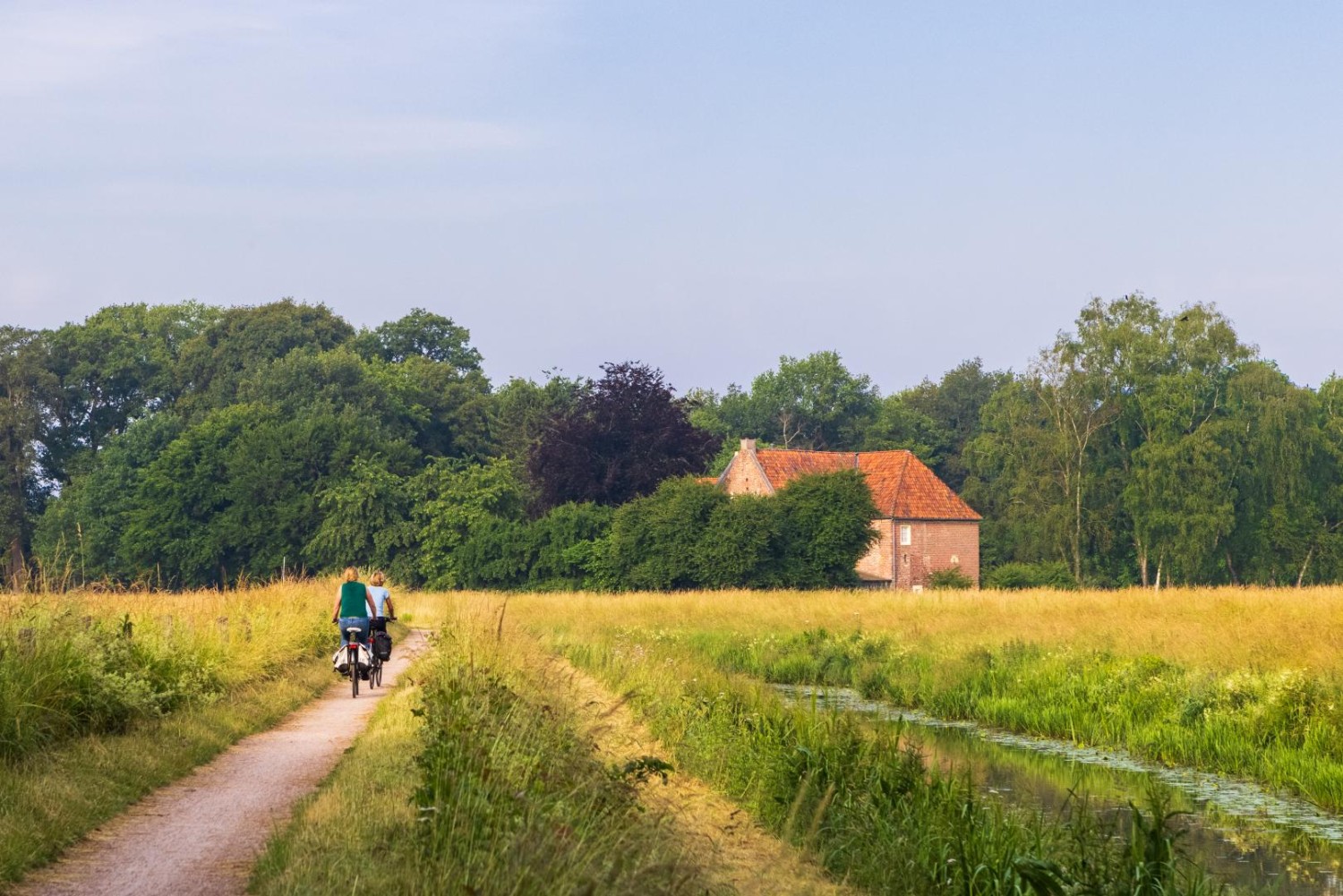 AALTEN/ BREDEVOORT/ DINXPERLO — Fietsdriedaagse in Aalten, Bredevoort en Dinxperlo met drie verschillende routes