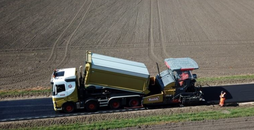 GEESTEREN — Molenweg in Geesteren drie weken afgesloten voor nieuw asfalt