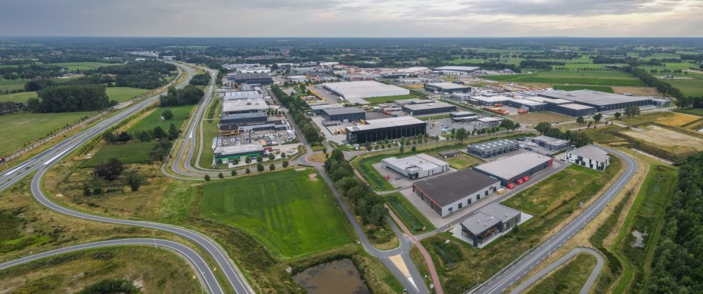 GROENLO — Aloys Roemaat Transport huurt groot distributiecentrum in Groenlo