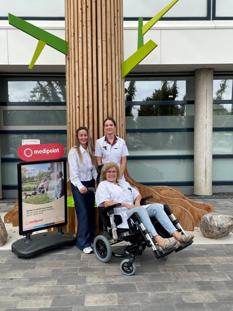 WINTERSWIJK — Winterswijk krijgt speciale rolstoel voor patiënten in laatste levensfase