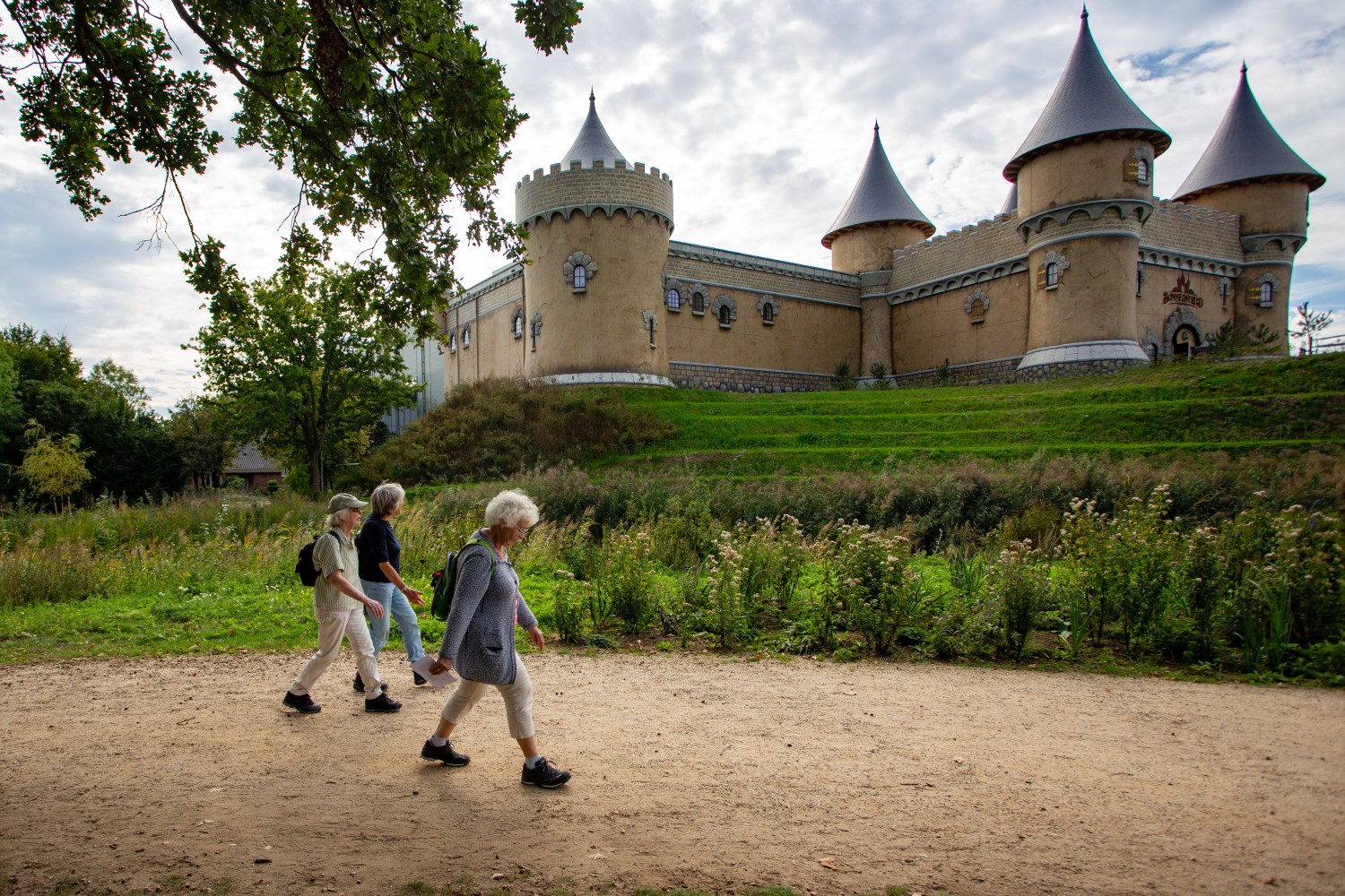 GROENLO — Ruim 300 deelnemers genieten van najaarswandeling door Groenlo