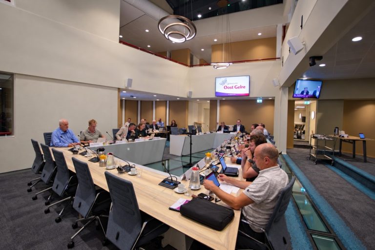 GROENLO — Raadscommissie Oost Gelre vergadert weer in opgefrist stadhuis Groenlo