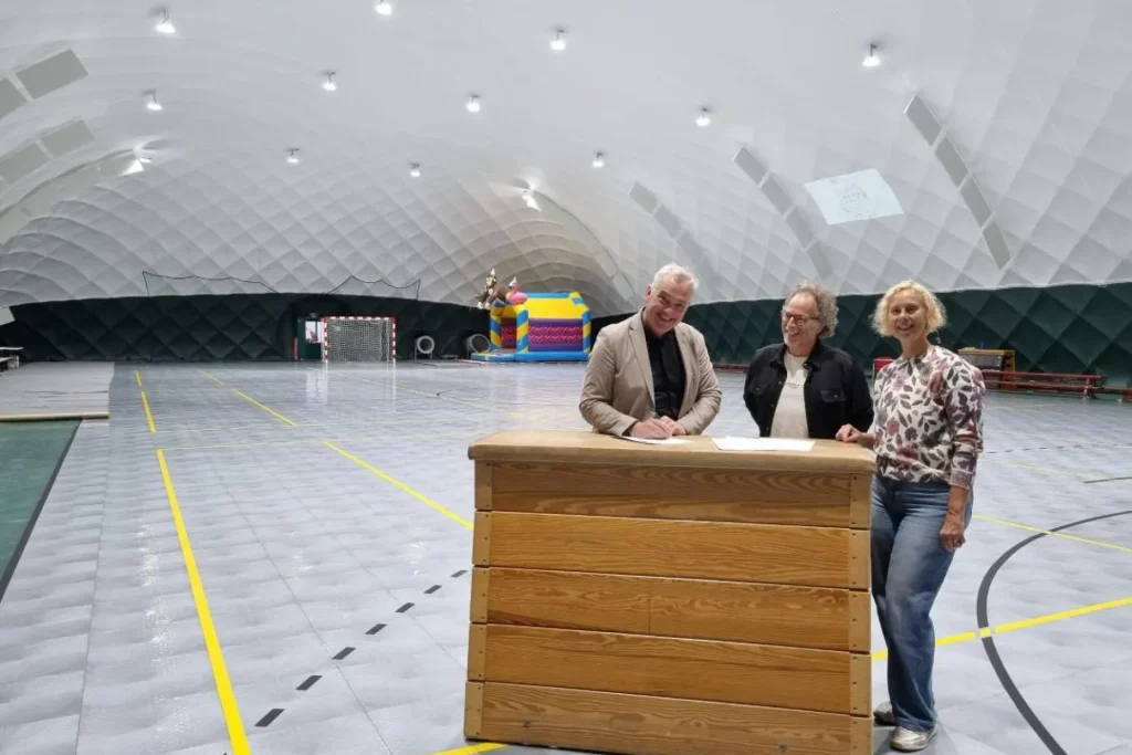 ZIEUWENT — Nieuwe overdekte sporthal ’t Swende geopend in Zieuwent