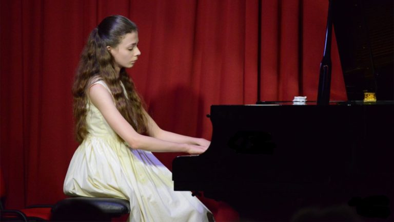 BREDEVOORT — Mahault Ska geeft pianoconcert in de Koppelkerk in Bredevoort