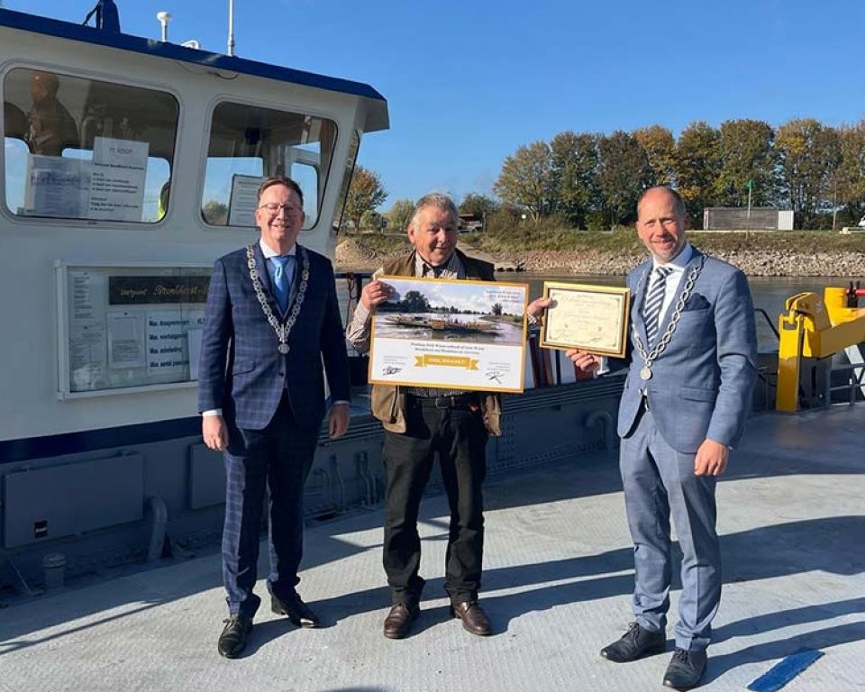 BRONCKHORST — Dirk Wijers vijftig jaar veerpontbaas tussen Brummen en Bronckhorst