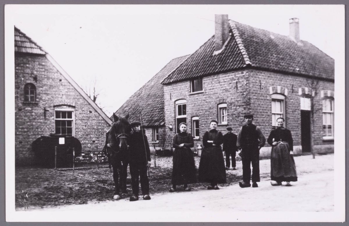 Foto ECAL, Fam. Floors bij tolhuis te Hupsel, ca. 1930